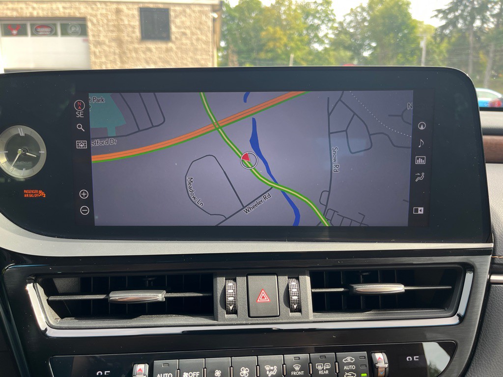 2022 Lexus ES Image 26