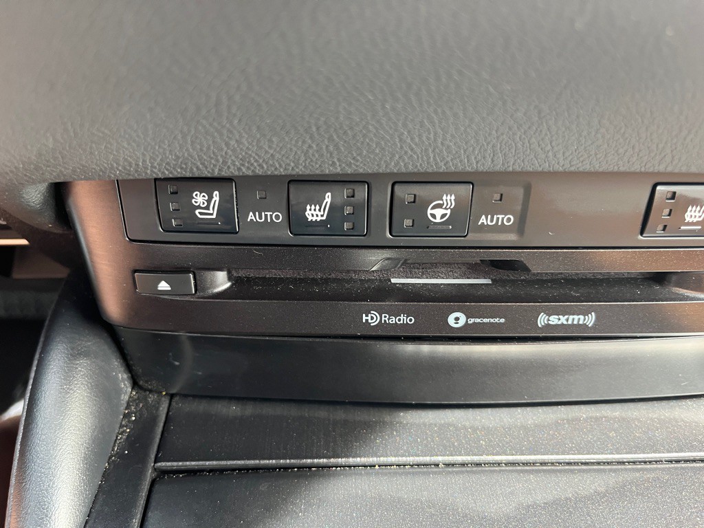 2022 Lexus ES Image 28