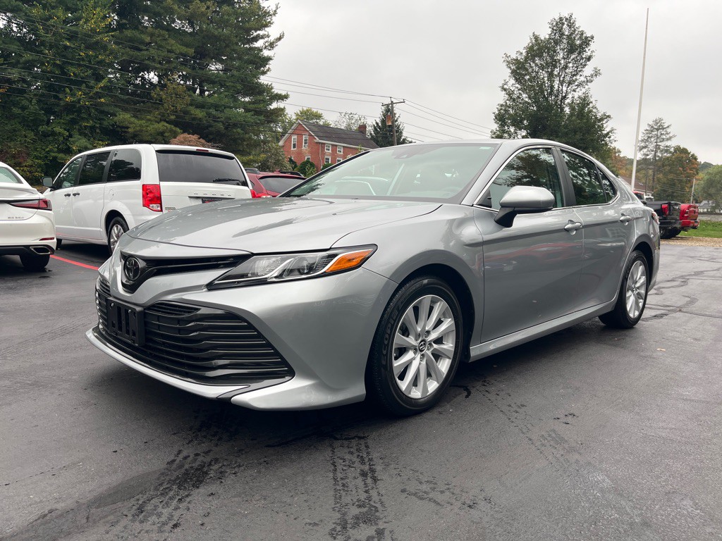 2019 Toyota Camry Image 2
