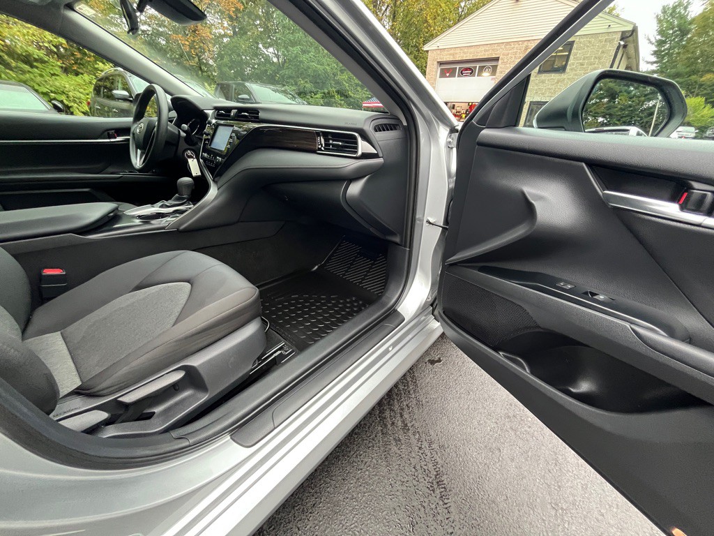 2019 Toyota Camry Image 6