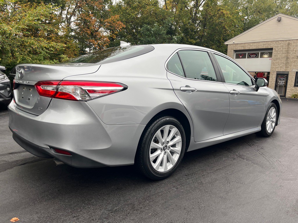 2019 Toyota Camry Image 8
