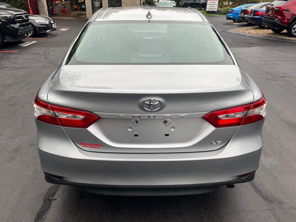 2019 Toyota Camry Image 9