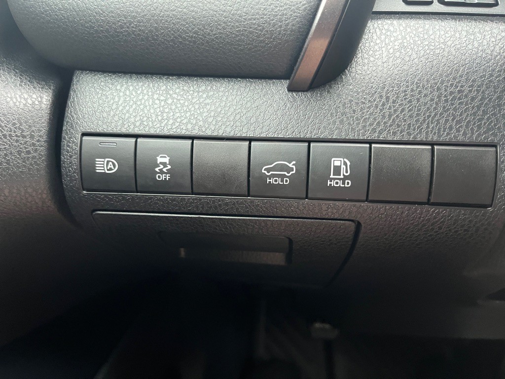 2019 Toyota Camry Image 19