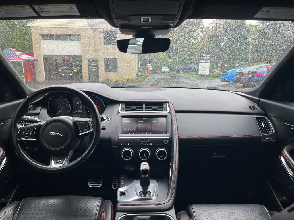2018 Jaguar E-pace Image 15