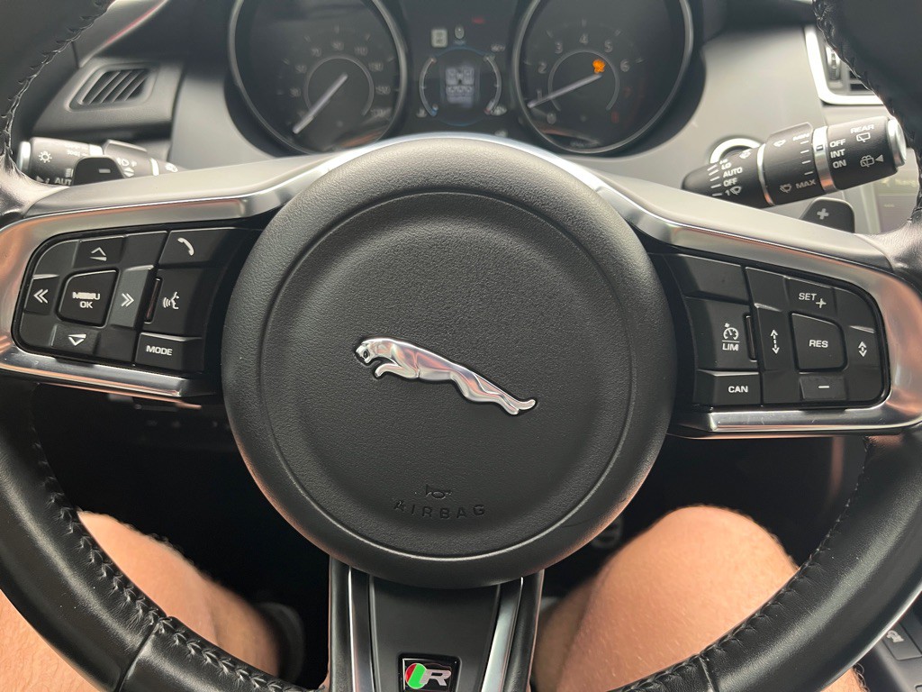 2018 Jaguar E-pace Image 30