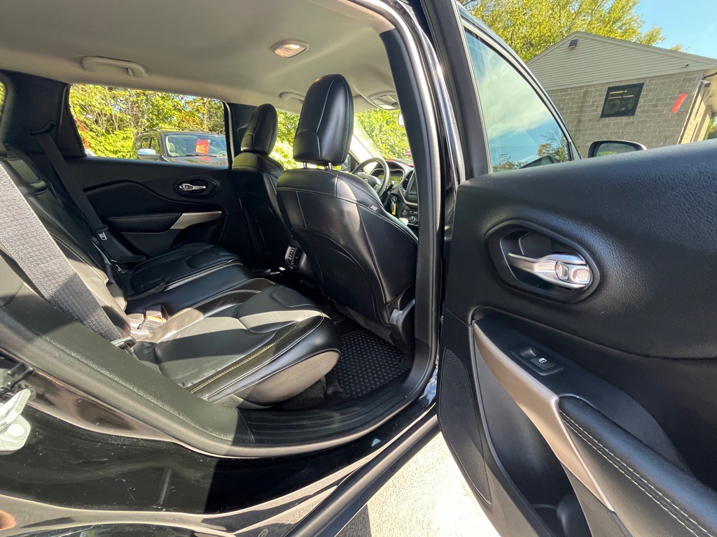 2017 Jeep Cherokee Image 7