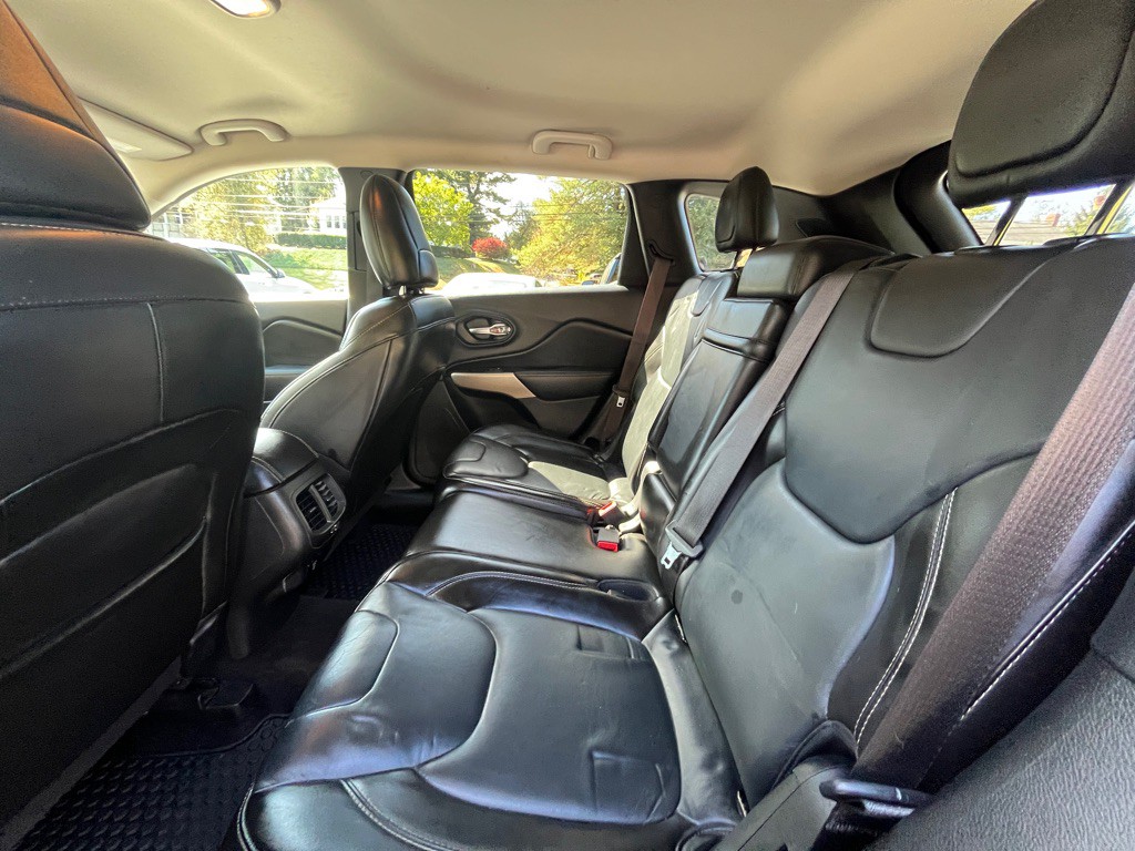 2017 Jeep Cherokee Image 12