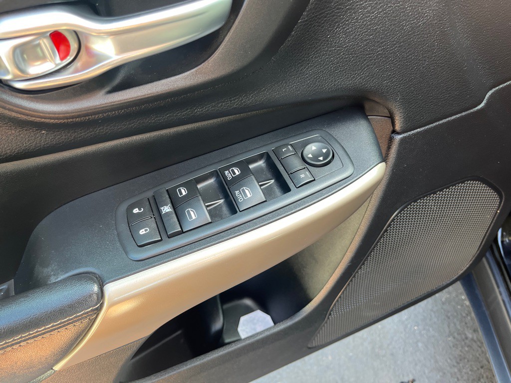 2017 Jeep Cherokee Image 18
