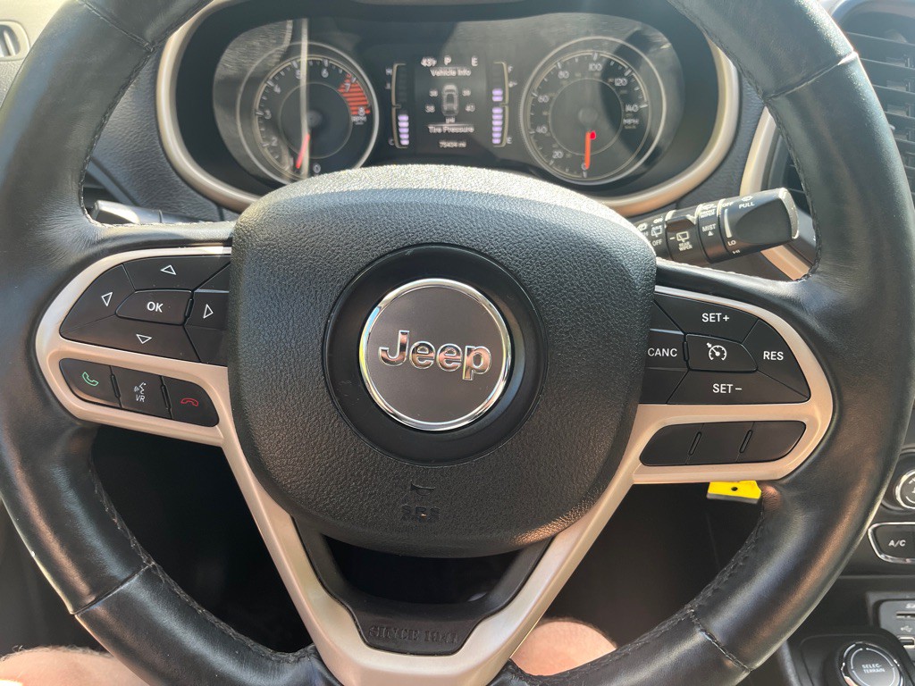 2017 Jeep Cherokee Image 19
