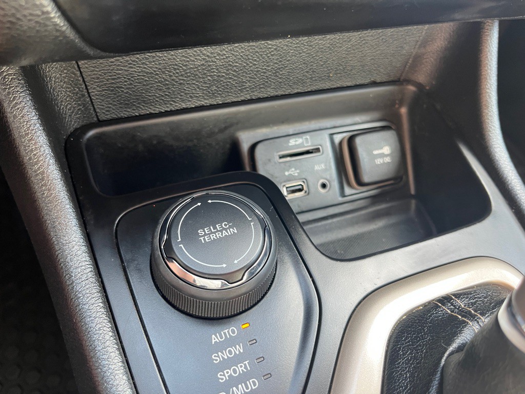 2017 Jeep Cherokee Image 23