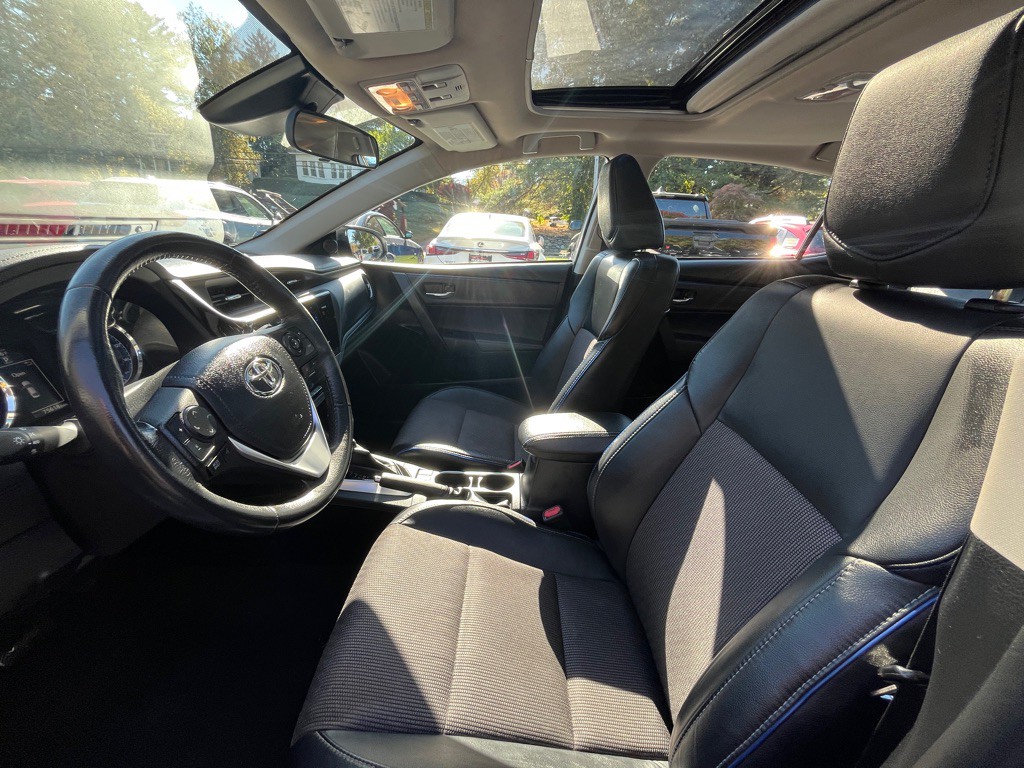 2017 Toyota Corolla Image 16