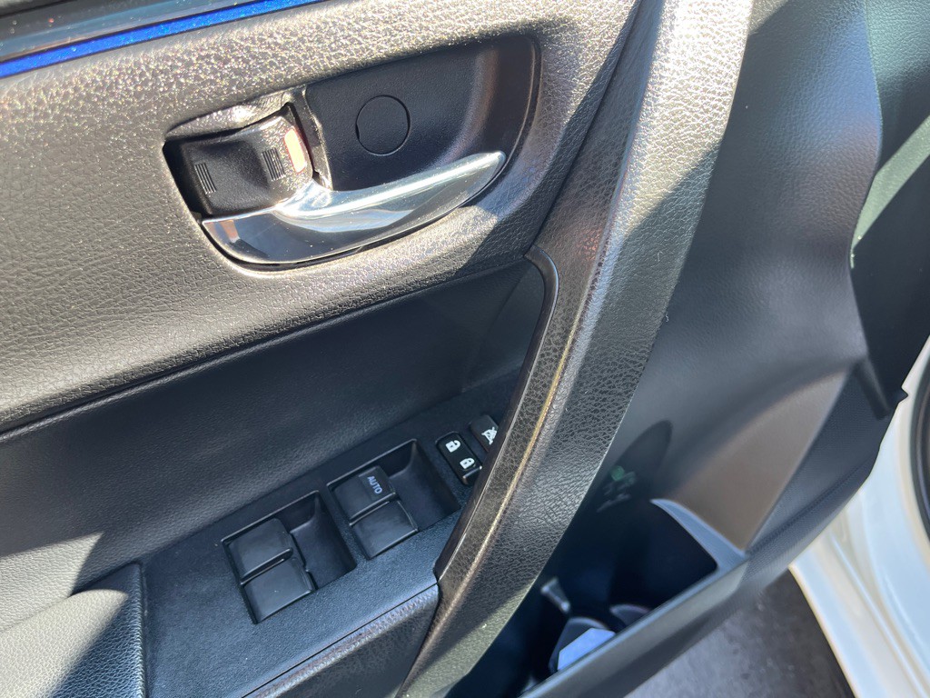 2017 Toyota Corolla Image 18