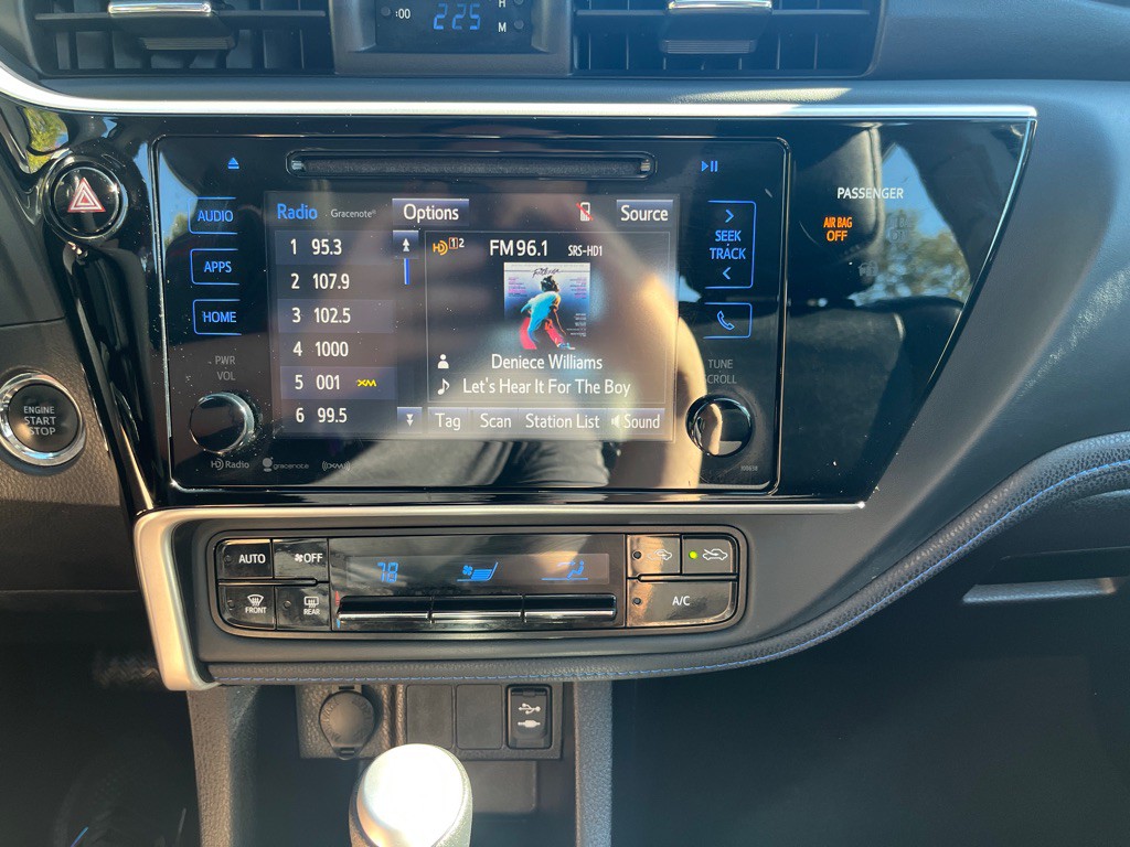 2017 Toyota Corolla Image 21