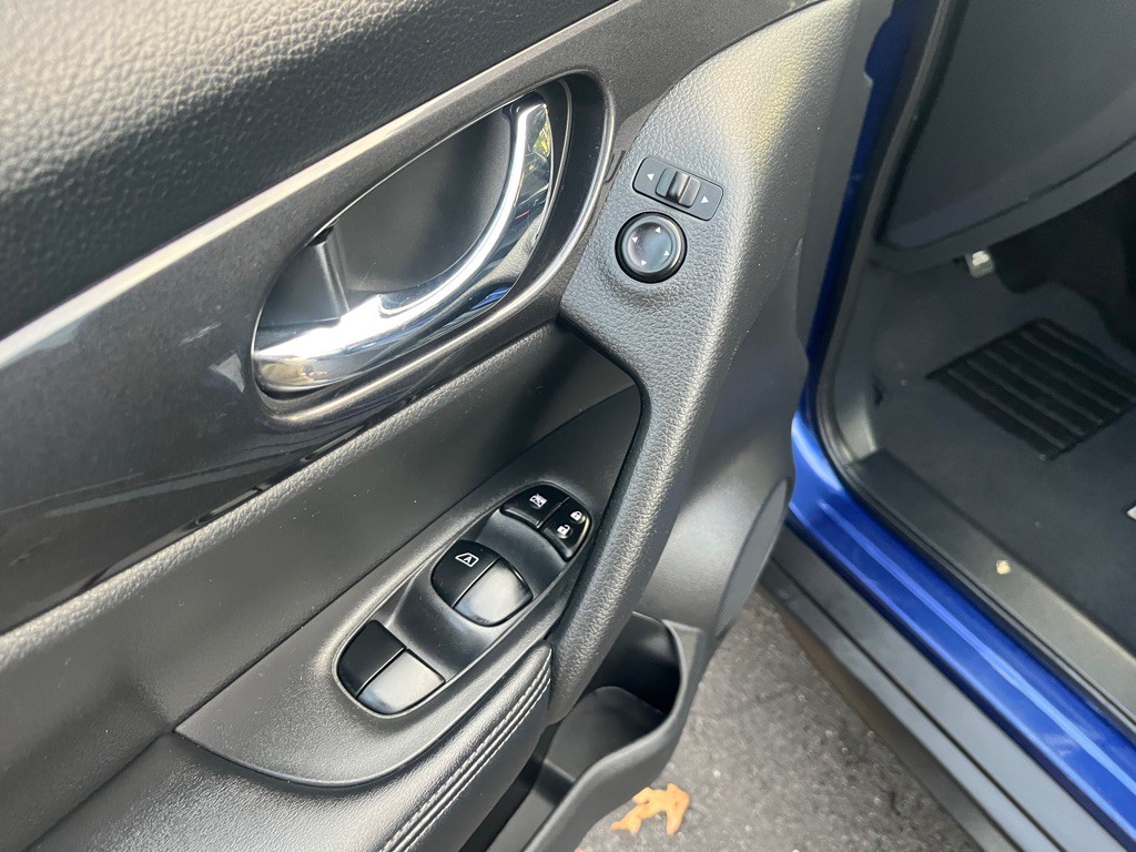 2017 Nissan Rogue Image 17