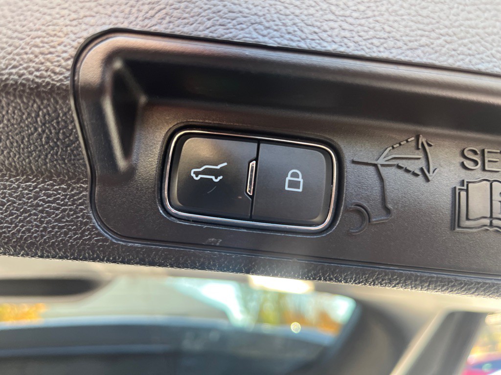 2020 Ford Explorer Image 11