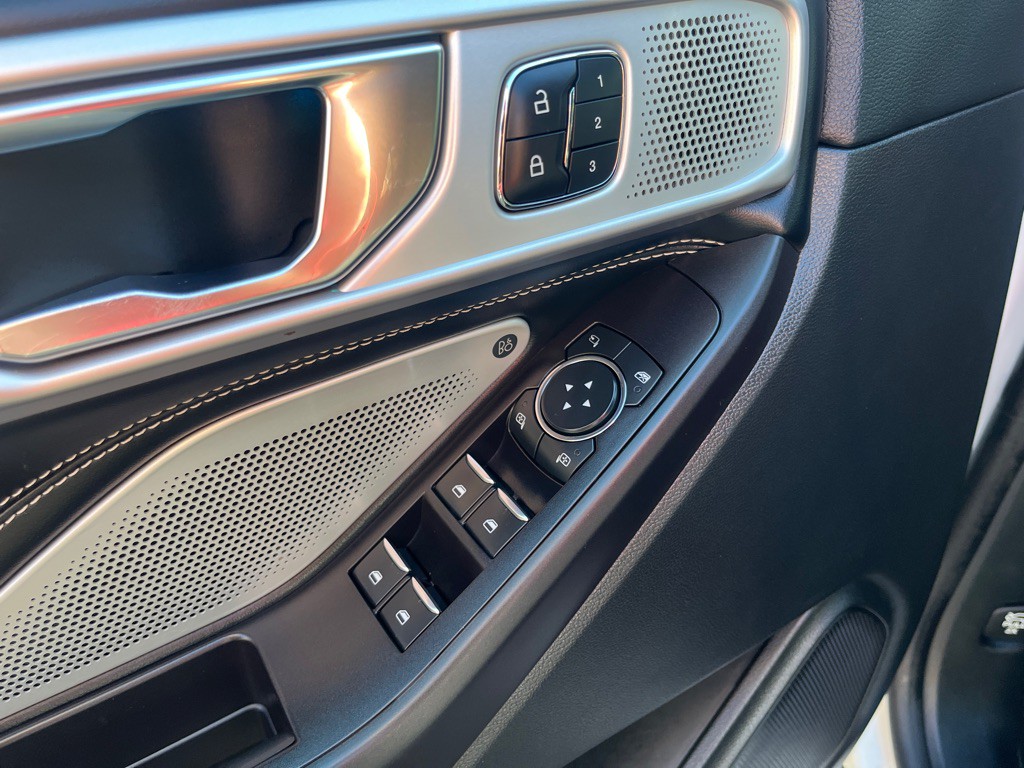 2020 Ford Explorer Image 20