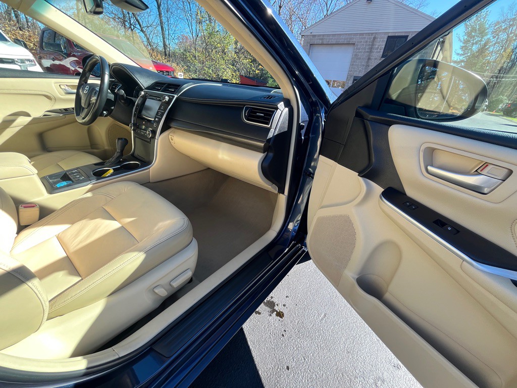 2015 Toyota Camry Image 6