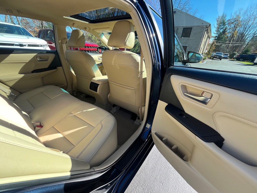 2015 Toyota Camry Image 7