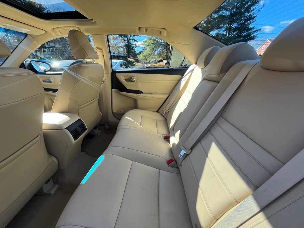 2015 Toyota Camry Image 12