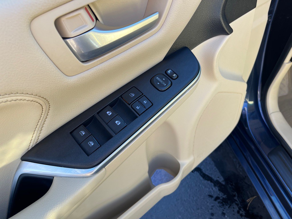 2015 Toyota Camry Image 17