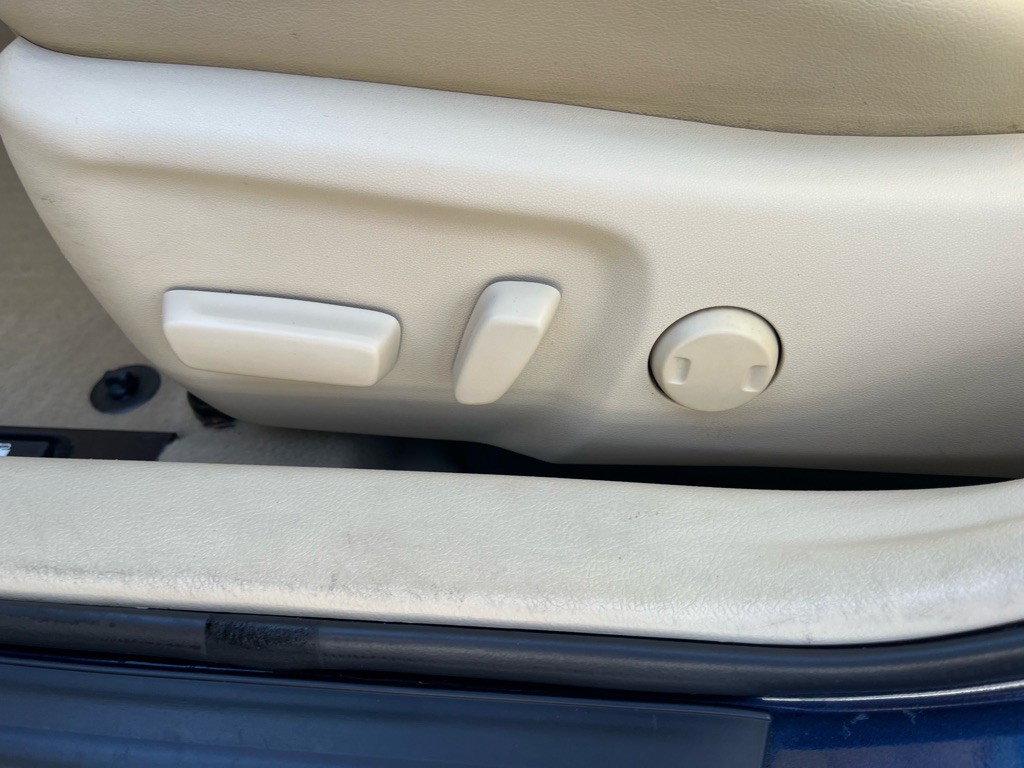 2015 Toyota Camry Image 18