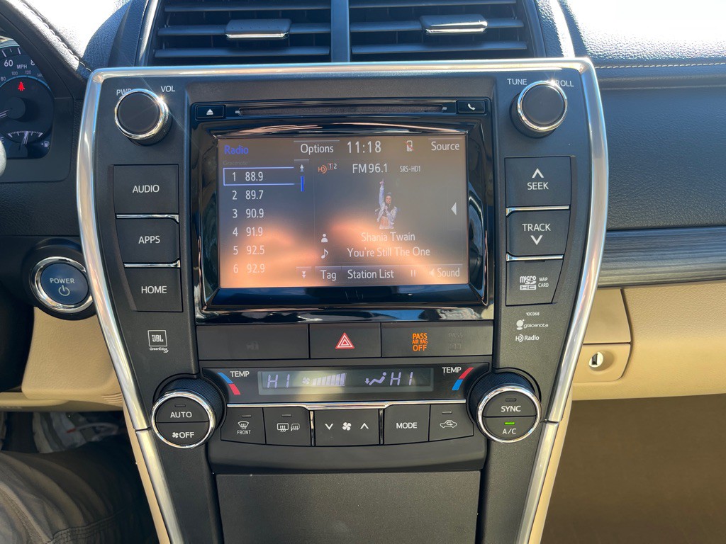 2015 Toyota Camry Image 22