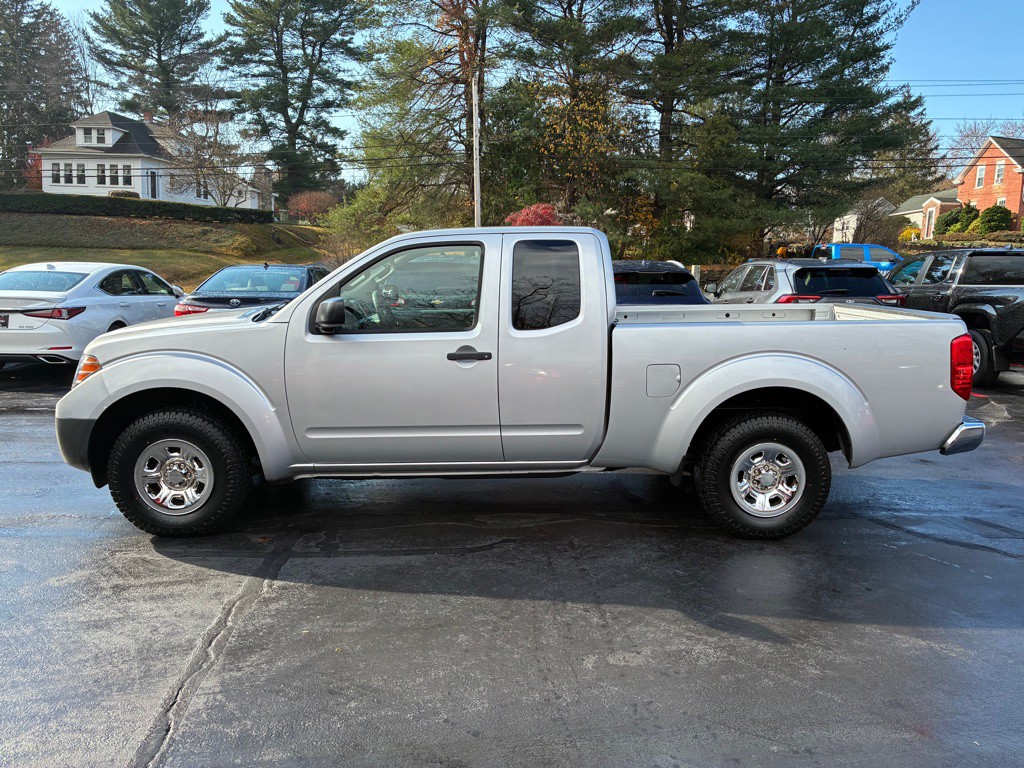 2015 Nissan Frontier Image 2