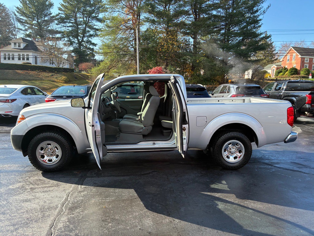2015 Nissan Frontier Image 9