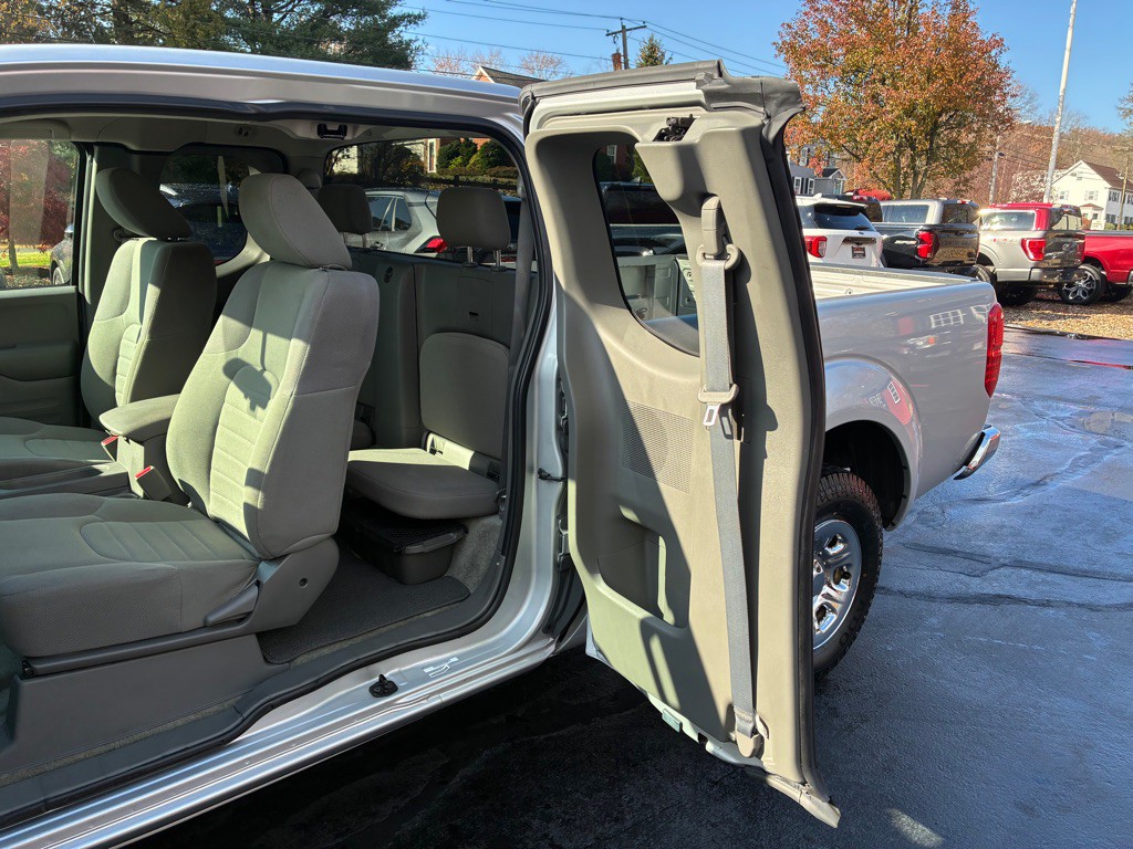 2015 Nissan Frontier Image 12
