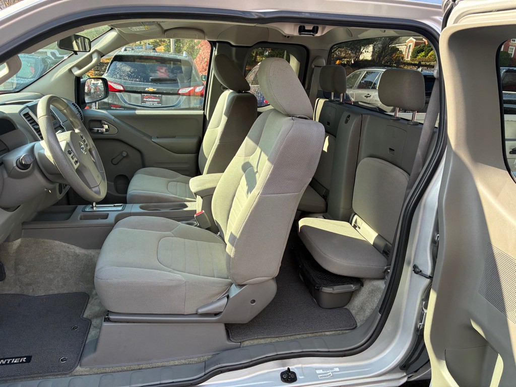 2015 Nissan Frontier Image 13