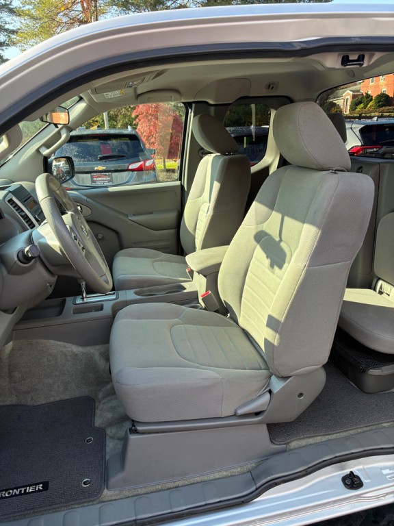 2015 Nissan Frontier Image 15