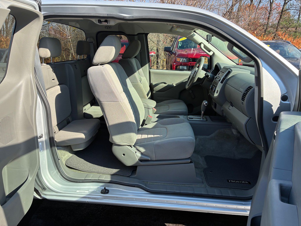 2015 Nissan Frontier Image 18