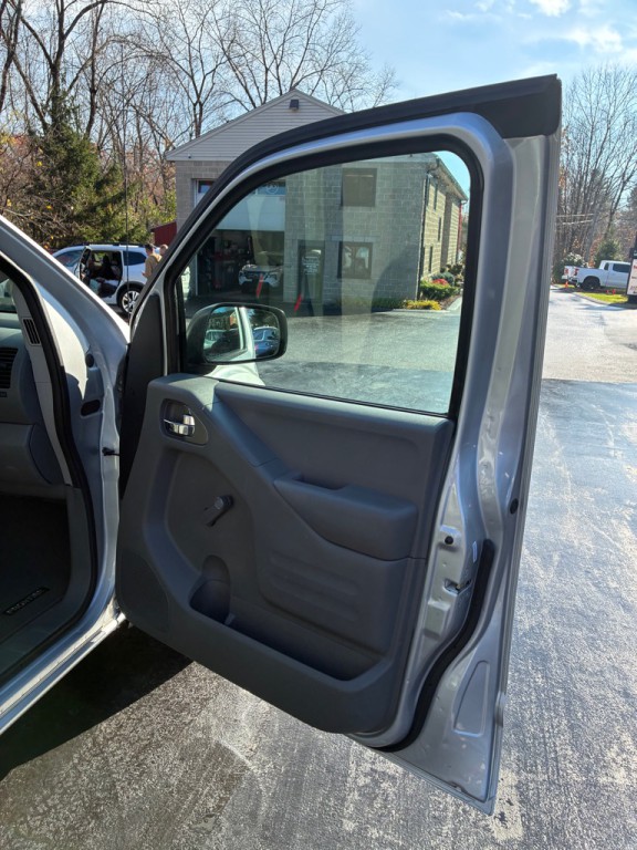 2015 Nissan Frontier Image 20