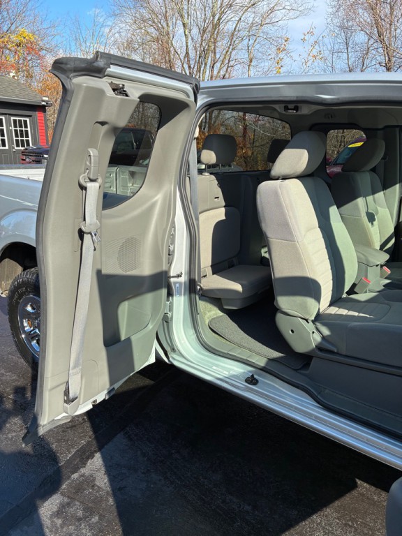 2015 Nissan Frontier Image 21