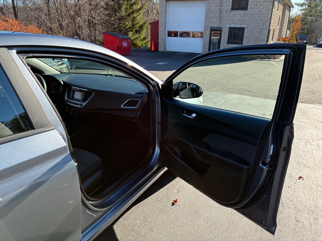 2018 Hyundai Accent Image 13