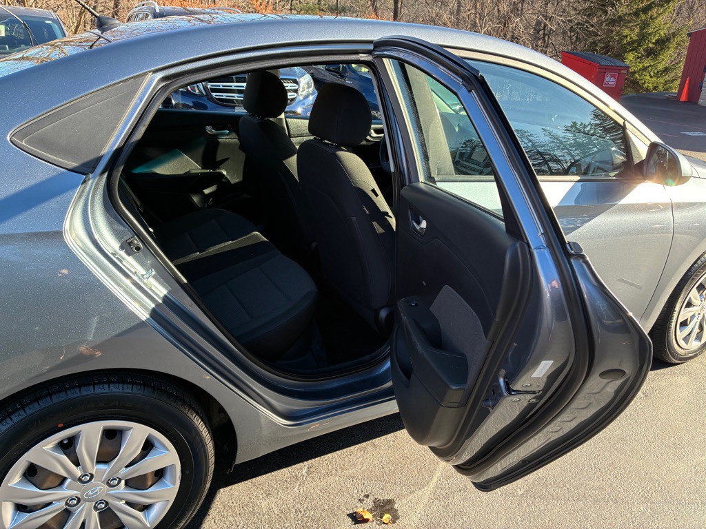 2018 Hyundai Accent Image 14