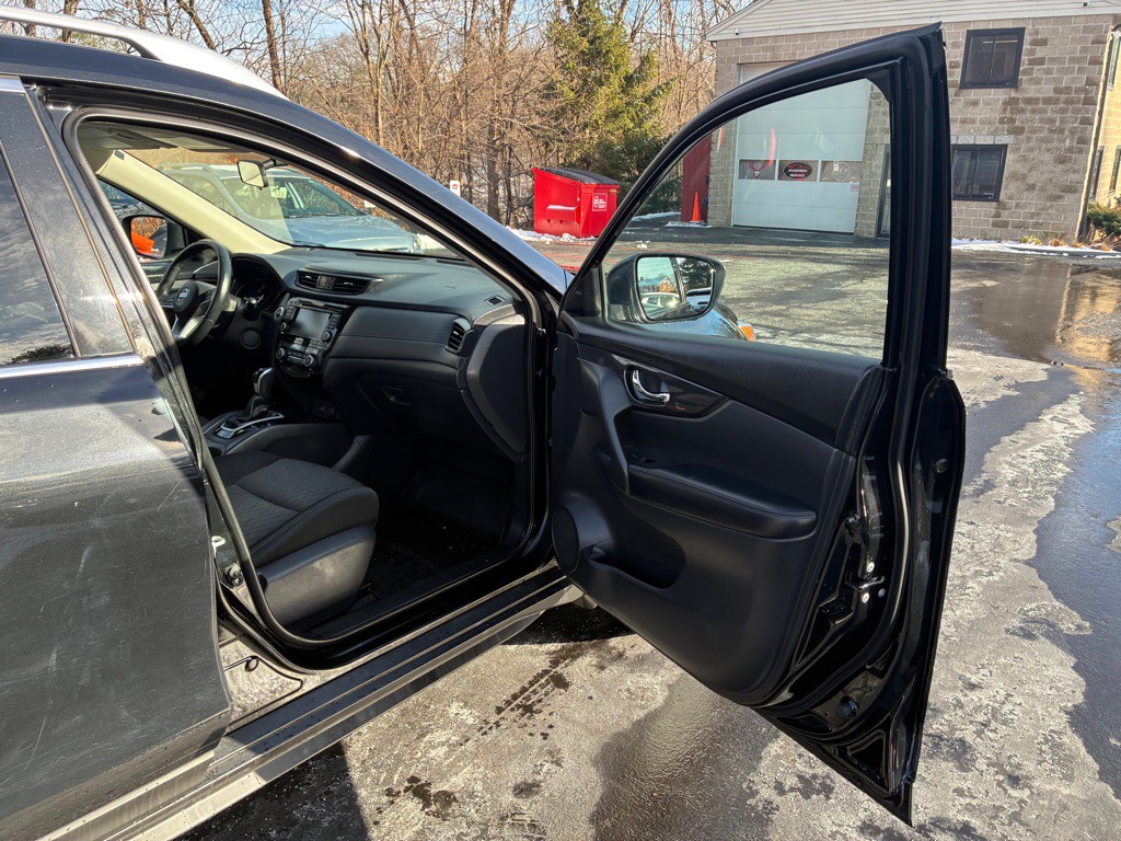 2018 Nissan Rogue Image 17