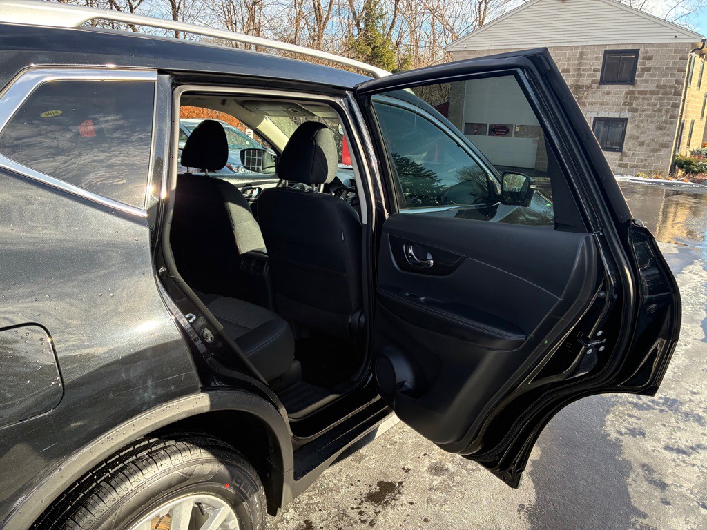 2018 Nissan Rogue Image 18