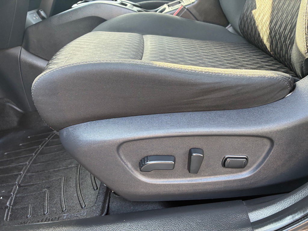 2018 Nissan Rogue Image 19