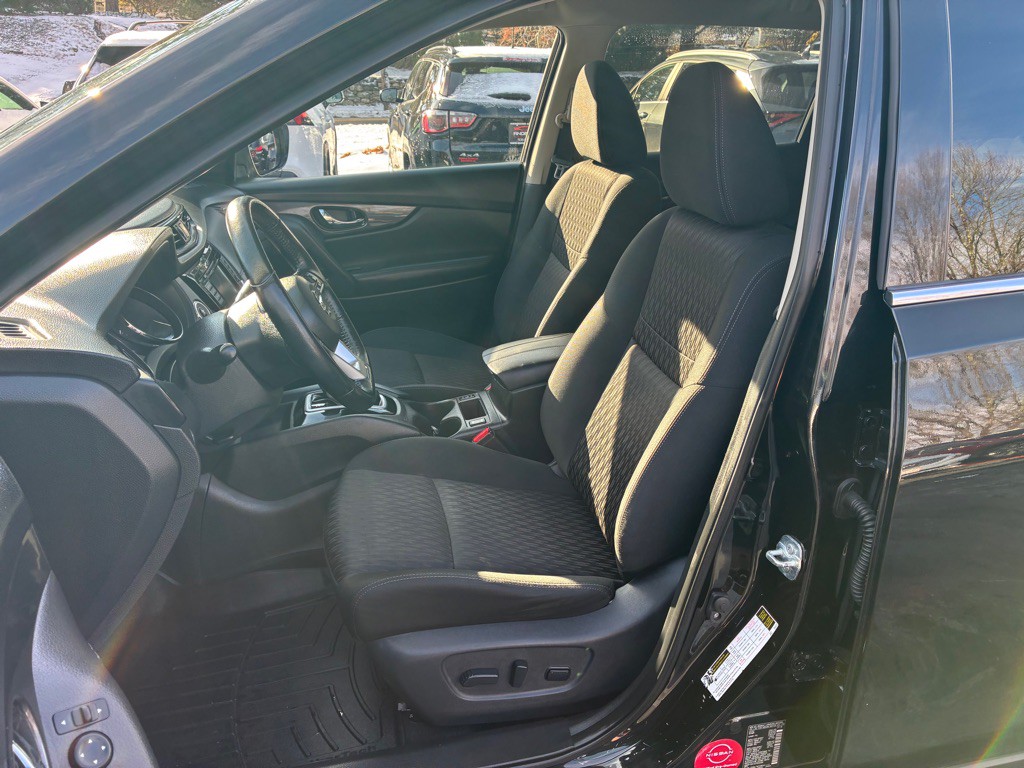 2018 Nissan Rogue Image 28