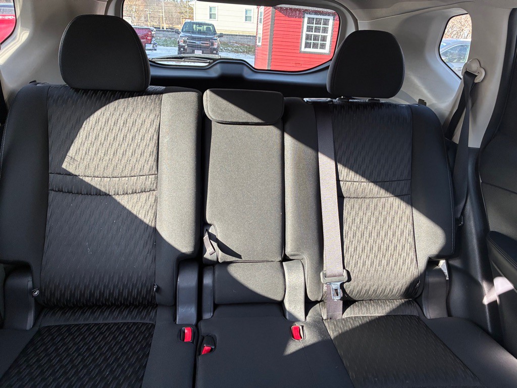 2018 Nissan Rogue Image 30