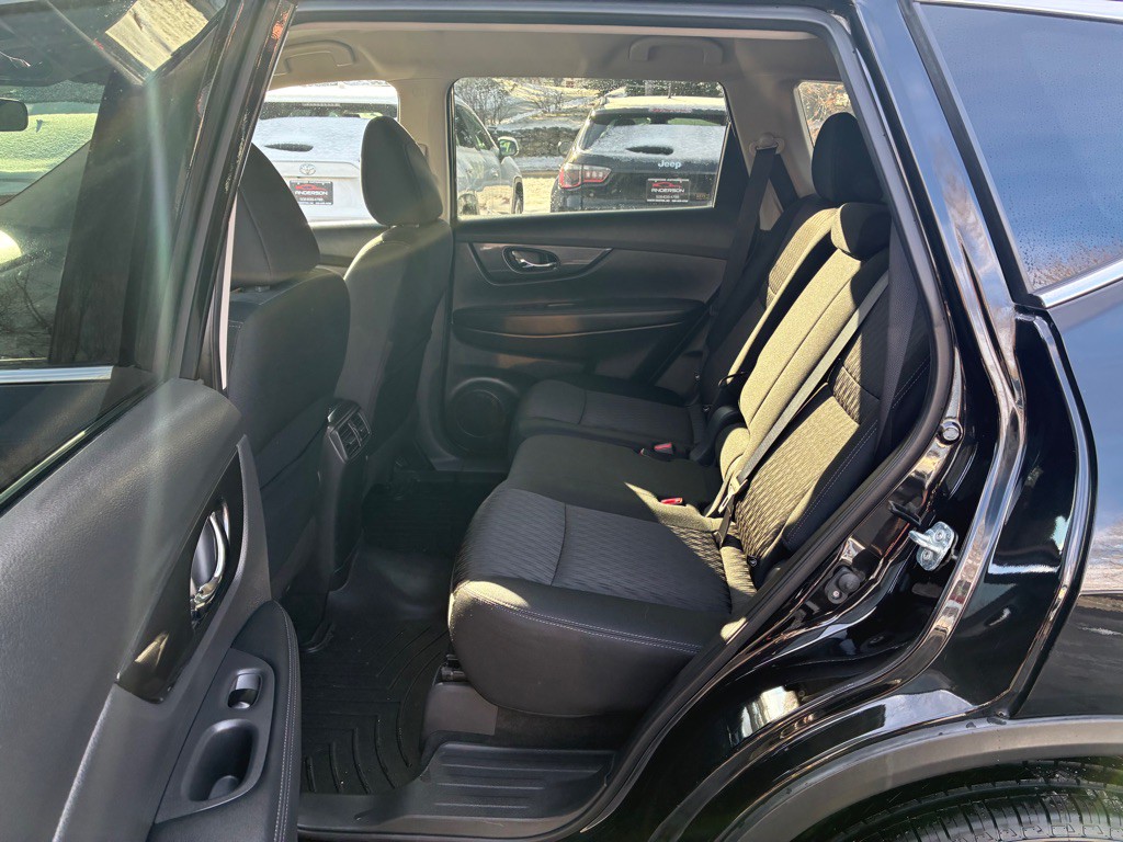 2018 Nissan Rogue Image 34