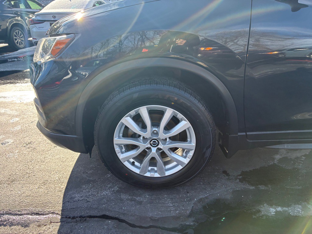2018 Nissan Rogue Image 36