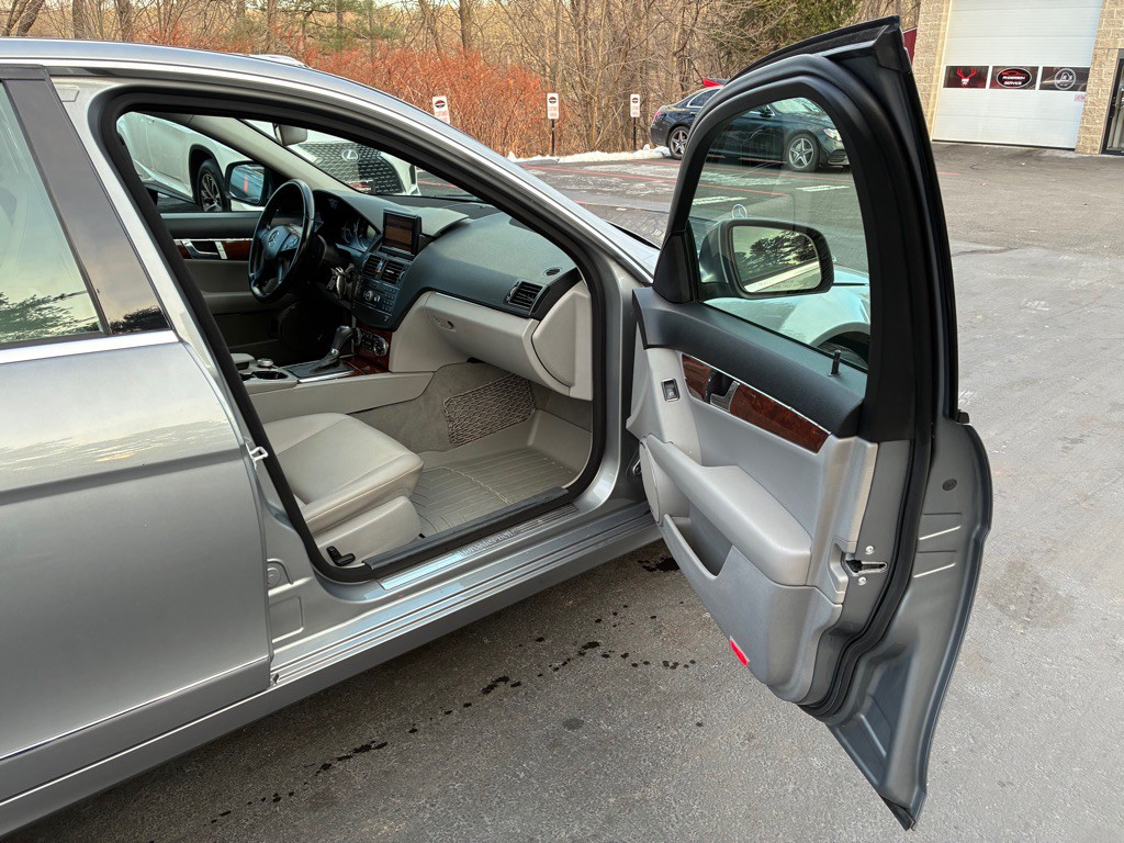 2008 Mercedes-Benz C-Class Image 18