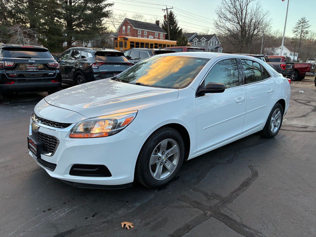 2016 Chevrolet Malibu Image 1