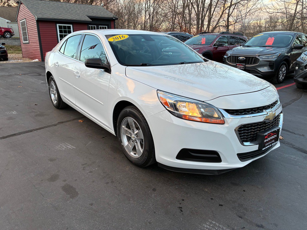 2016 Chevrolet Malibu Image 4
