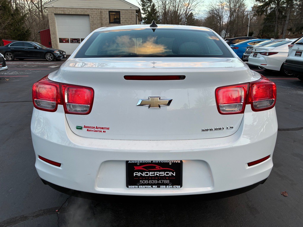 2016 Chevrolet Malibu Image 8