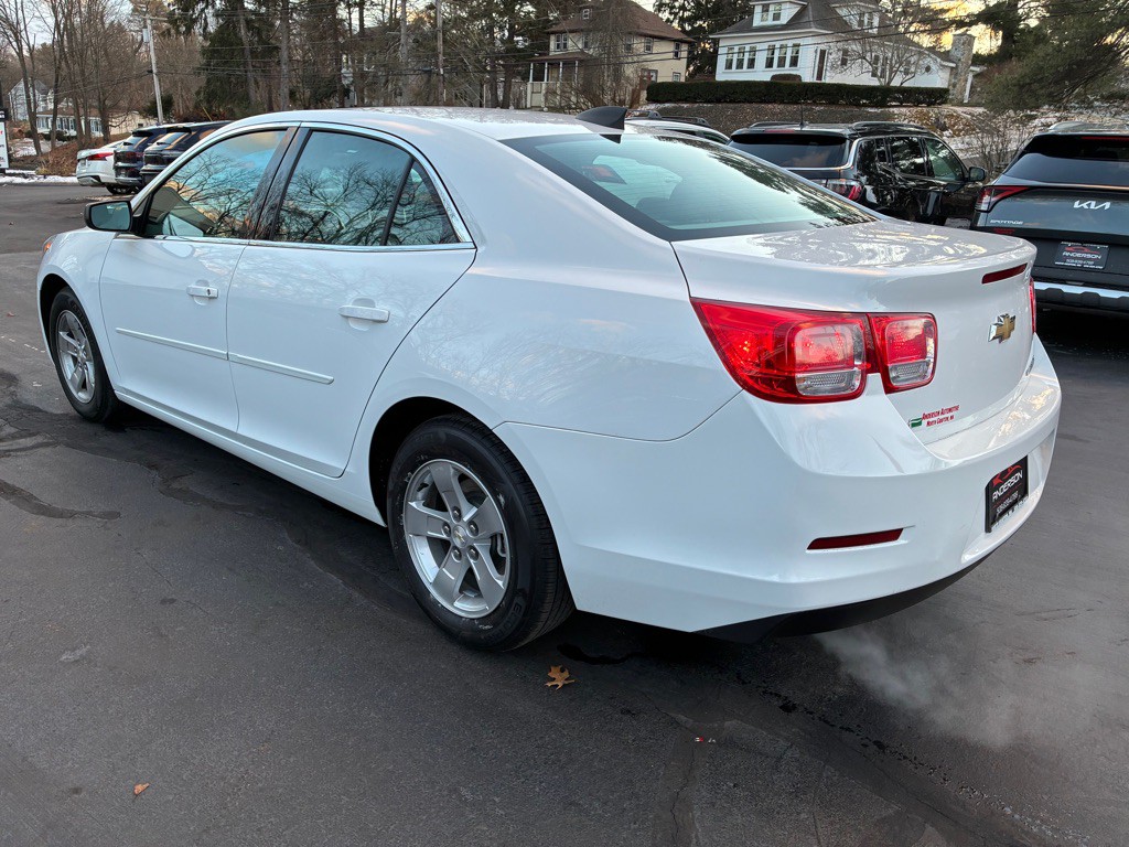 2016 Chevrolet Malibu Image 9