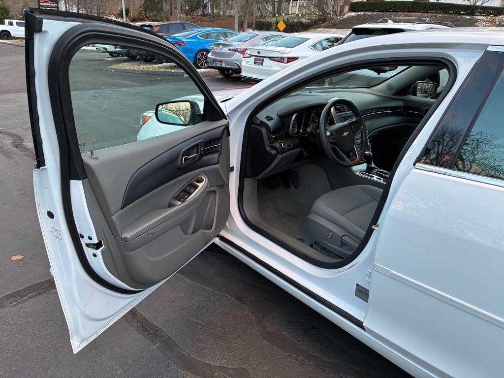 2016 Chevrolet Malibu Image 11