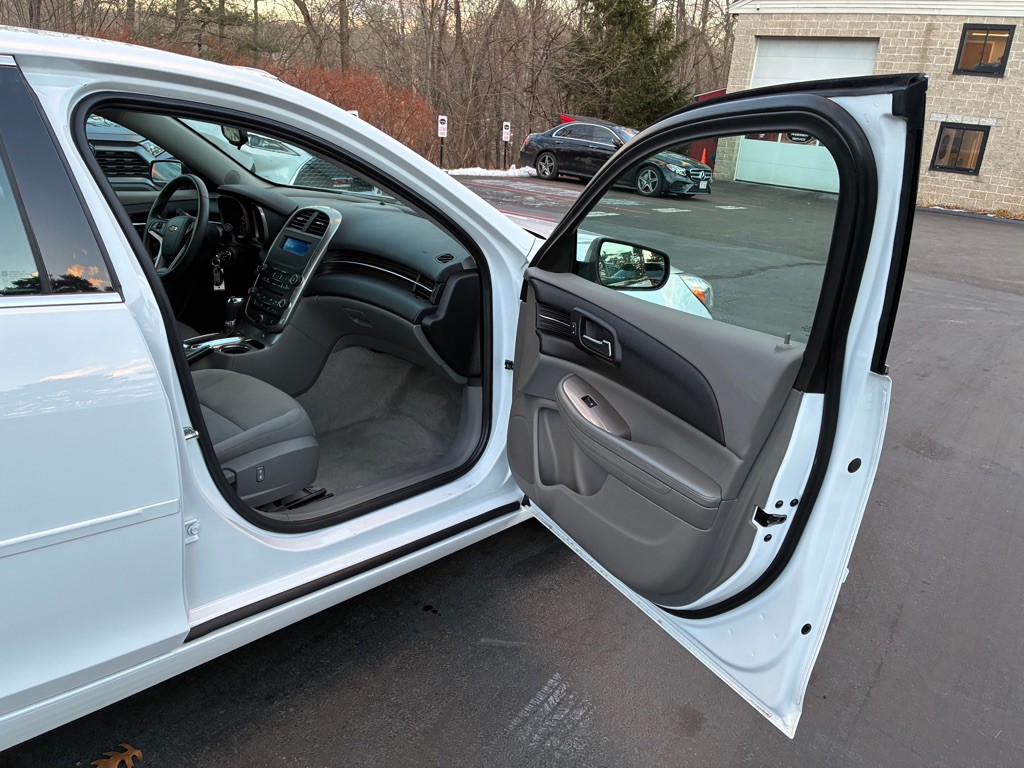 2016 Chevrolet Malibu Image 13